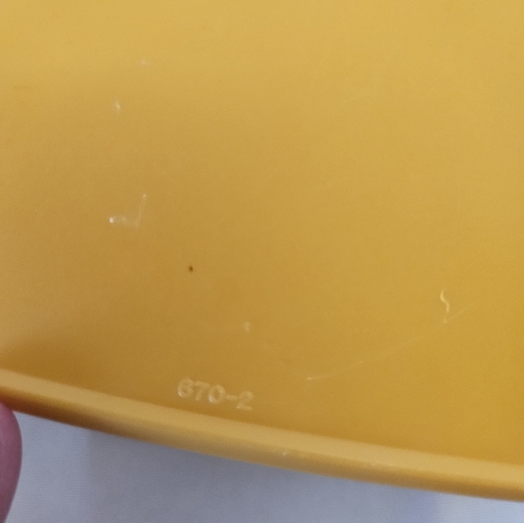 Vintage Tupperware Square A Way #670 Sandwich Keeper With Clear Lid Yellow Base - Picture 4 of 7